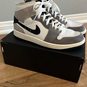Men’s Air Jordan 1 Mid SE craft gray and white